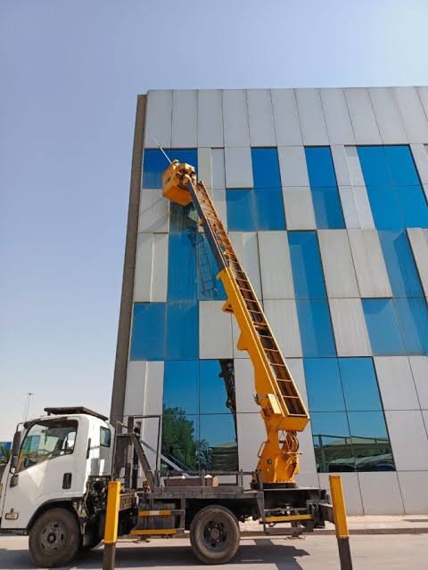 تنظيف المنازل والمباني المرتفعة بجازان: خيارات الخدمة ومعايير الاختيار